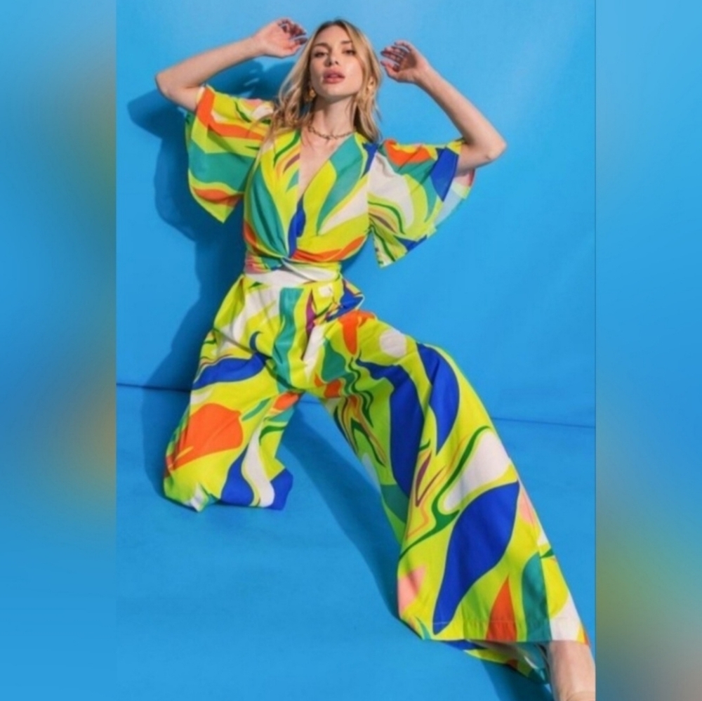 Printed women cropped top, blouse, and flate pants set